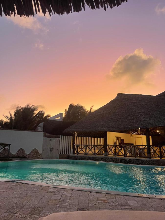 Mawe Zuri * Watamu