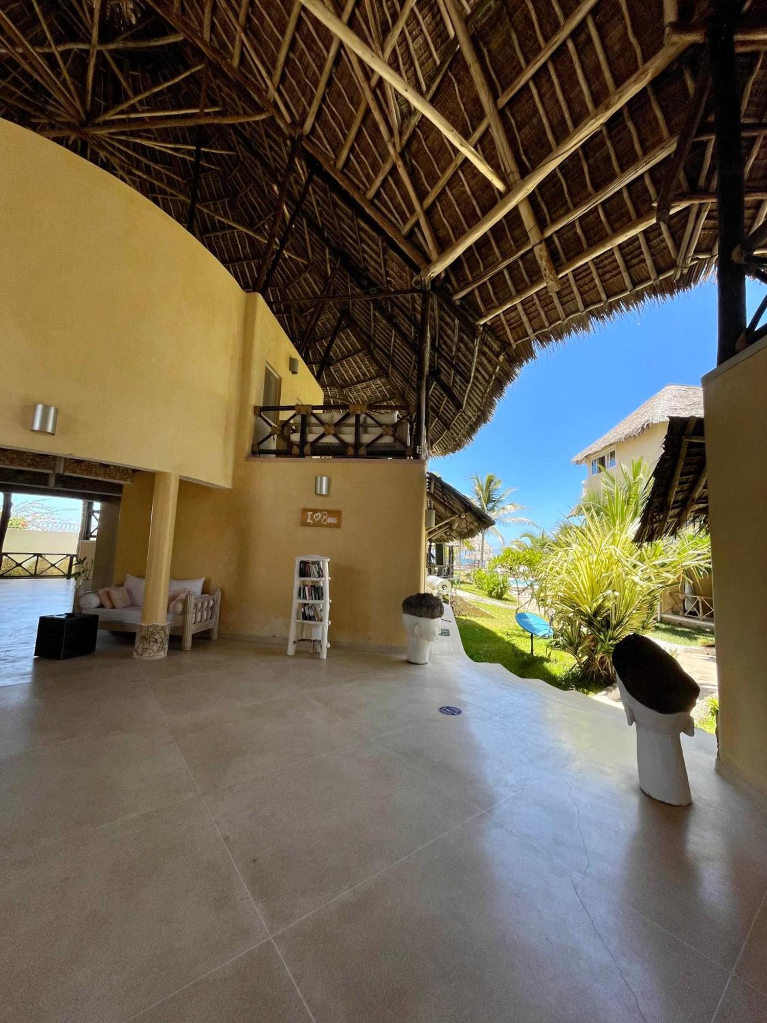 Mawe Zuri * Watamu
